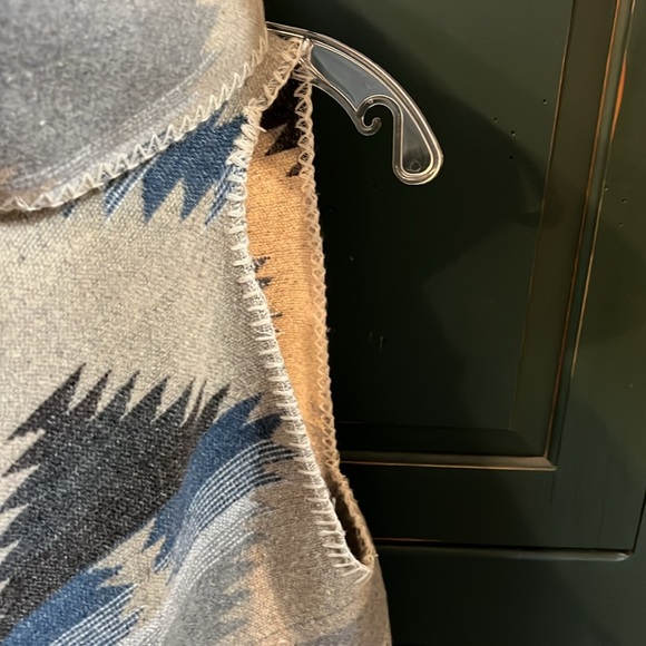 Shoulder-less Cardigan - Picture 4 of 6